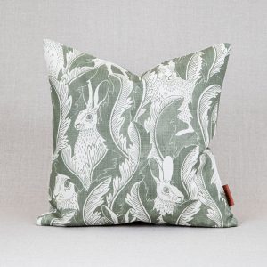 "HARES IN HIDING" LINNE GRÖN Kuddfodral - 50x50